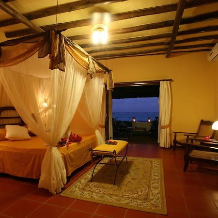 Hotel Karafuu Beach Resort Pingwe Eksteriør billede