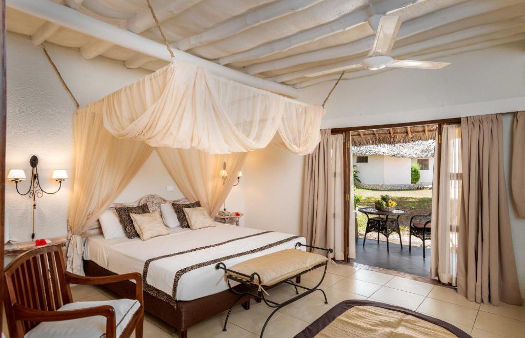 Hotel Karafuu Beach Resort Pingwe Eksteriør billede